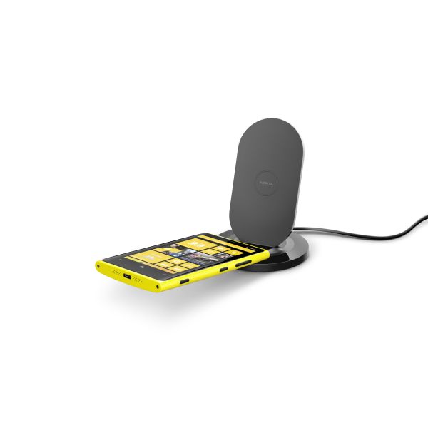 tl_files/telserwis/img/news/nokia-wireless-charging-stand-dt-910-with-nokia-lumia-920_small one.jpg